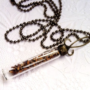 Pendentif lavande, collier flacon soudé, bijoux lavande séchée, breloque fleur violette, collier flacon verre, collier lavande