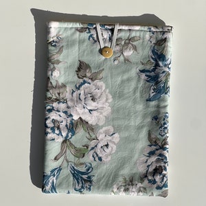 Book Sleeve with Button - Floral, Kindle Pouch, Book Pouch, Handmade, Small, Medium, and Large Sizes - Ideal Gift for Book Lovers