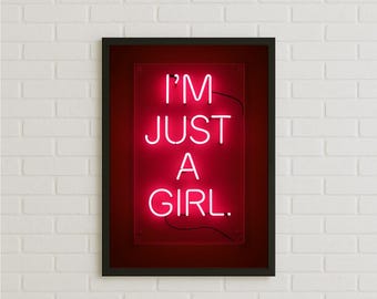 I’m Just A Girl Leuchtreklame Poster, mutige rosa Wandkunst für modernes Wohndekor, feministisches Zitat-Druck-Dekor, Mädchen-Geschenkidee, leuchtende Typografie