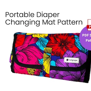 Może przedstawiać: Kolorowa mata do przewijania z kwiatowym wzorem i czarną lamówką. Mata jest złożona, a widoczna jest etykieta "loligrape". Obraz zawiera tekst "Portable Diaper Changing Mat Pattern", "PDF Sewing Pattern", "Home print pattern" i "Photo tutorial".