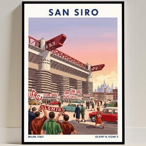 Könnte beinhalten: Gerahmter Kunstdruck mit dem San Siro Stadion in Mailand, Italien. Das Bild zeigt das Stadion mit roten Akzenten, Oldtimern und Menschen. Der Text "SAN SIRO" steht oben, mit Koordinaten unten.
