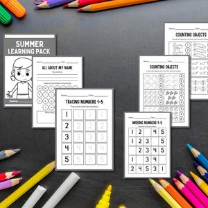 Könnte beinhalten: Eine Sammlung von schwarz-weißen Lernarbeitsblättern mit den Titeln Summer Learning Pack, All About My Name, Tracing Numbers 1-5, Counting Objects und Missing Numbers 1-5, die Strichzeichnungen und Text zum Ausfüllen für Kinder enthalten.