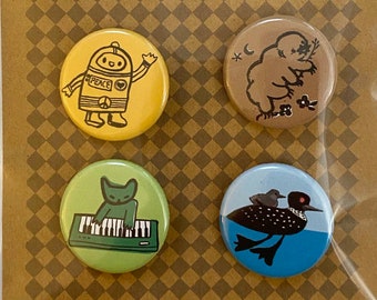 Paquete de cuatro botones pinback Kelly Newcomer Art