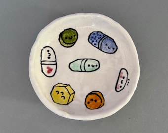 Plato de cerámica para guardar pastillas, hecho a mano, con forma de anillo o vitaminas, de Kelly Newcomer (KN25105)