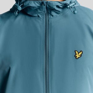 Jaqueta corta-vento azul com capuz e zíper Lyle & Scott com logo de águia, tamanho G imagem 3