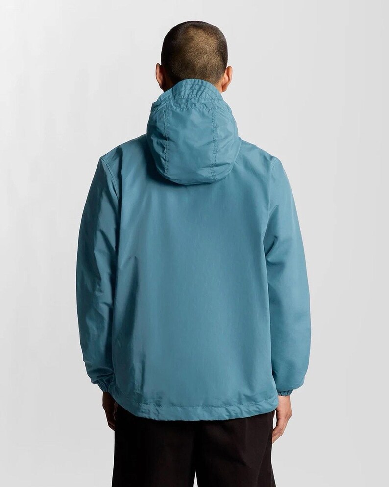 Jaqueta corta-vento azul com capuz e zíper Lyle & Scott com logo de águia, tamanho G imagem 4