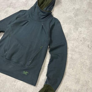 Arc'teryx Women's Outdoor Ninja Hoodie Size M image 2