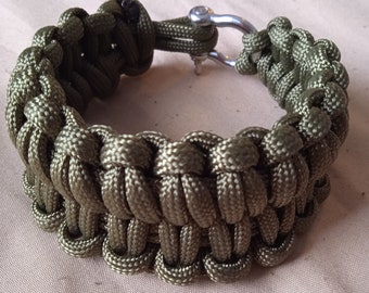 True survivalist quick deploy Paracord survival bracelet