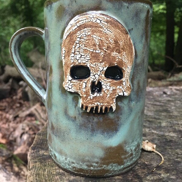 Keramische schedel mok in rustieke Turquoise
