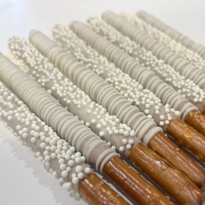 White Sprinkle Pretzels, White Baby Shower Desserts, White Wedding Favors, Wedding Shower Desserts