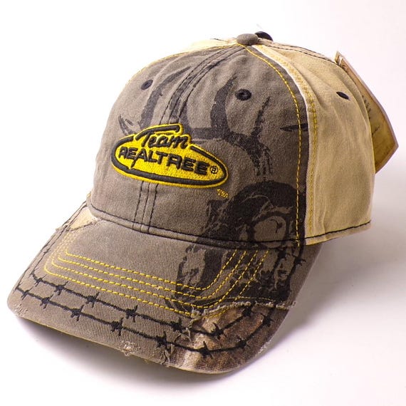 Signature Collection Team Realtree Buck/barbed Wire Print