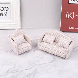 Miniatur Möbel - Cozy Komfort: Bezauberndes Set aus 1 12 Sofa & Sessel für Puppenhäuser, Modelldörfer und kreative Szenen!