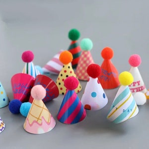 Mini cappelli da festa: perfetti per decorare torte colorate e divertirsi nella casa delle bambole! Compleanni, feste con animali, divertimento per tutta la famiglia!