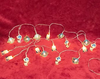 3m Space Fairy Lights – Battery Operated Astronaut Rocket & Saturn String Lights – Galaxy Room Décor – Kids Bedroom – Space Themed Lights