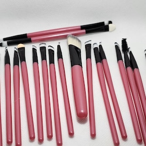 Professional Makeup Brush Set 20pcs - Soft Nylon Bristles - Hypoallergenic & Durable - Christmas stocking filer - make up gift for bestie