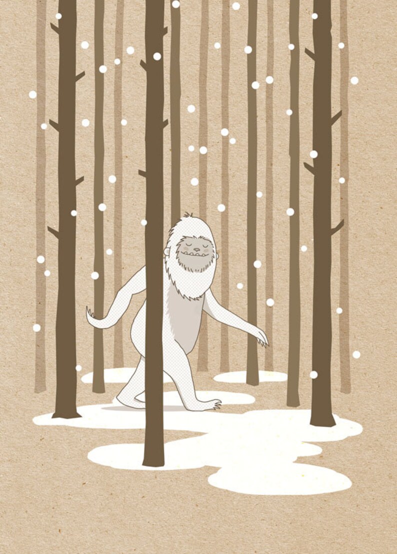 Puede incluir: Un yeti blanco camina por un bosque nevado con &aacute;rboles marrones. El yeti sonr&iacute;e y tiene una barba blanca. El fondo es de color marr&oacute;n claro.