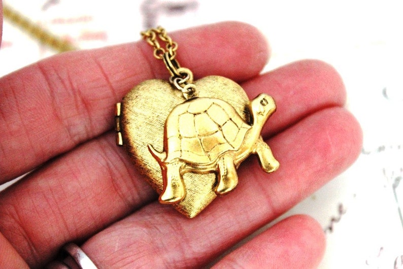 tortoise gold ox with etched lines heart locket necklace