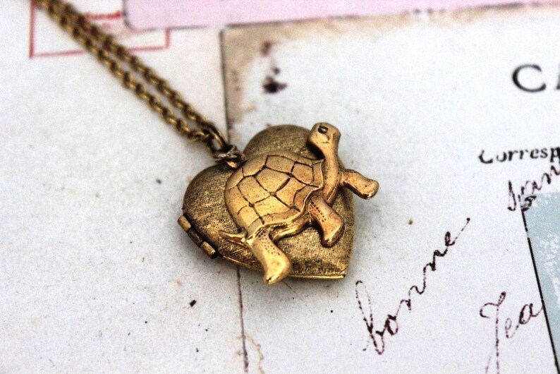 tortoise gold ox with etched lines heart locket necklace