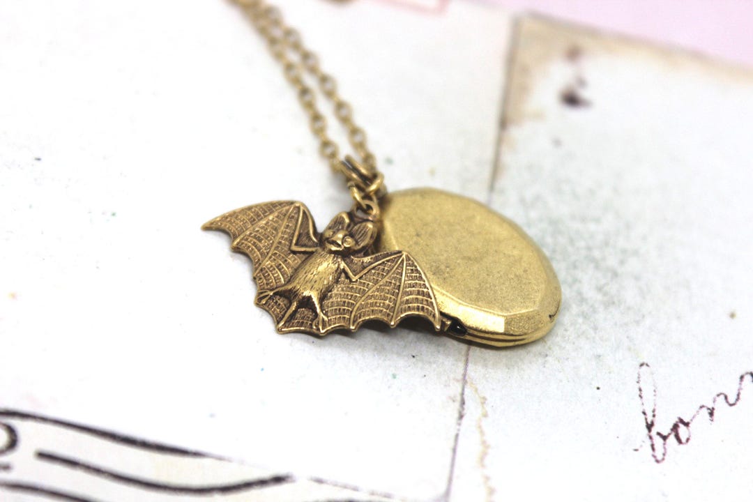 Bat Oval Locket Necklace. in Gold Ox Medium Size Bat - Etsy