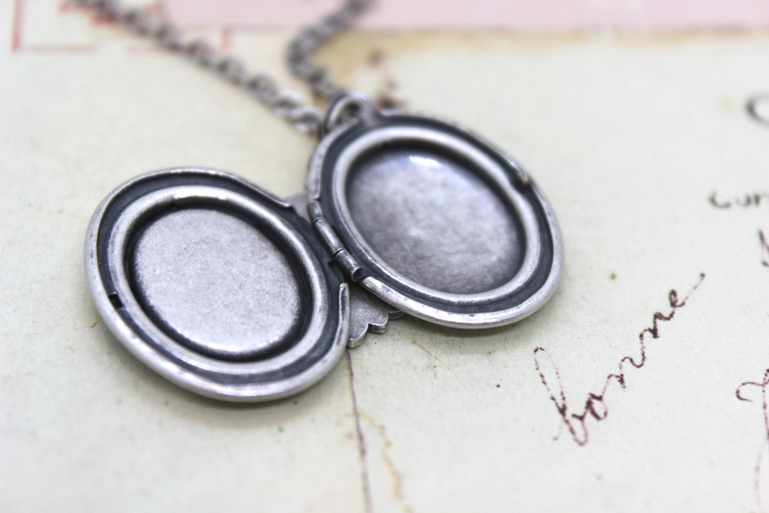 OUDQFCJ Collana Donna Cuore Medaglione con Foto, Collana Temperatura con Cambio Colore, Ciondolo Cuore Apribile in Acciaio Inossidabile, Idea Regalo Elegante per Ragazze e Donne