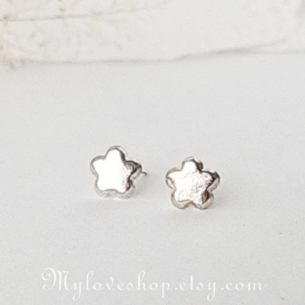 Little flower earrings, 925 Fine Sterling Silver, Tiny Blossom minimalist stud, Charm Kids Earrings, Unisex gift