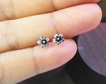 Tiny Flower Stud Earrings, Plum Blossom Charm Cartilage earrings, 925 Oxidized Silver Earrings, Nose stud, Cartilage Piercing, Women earring