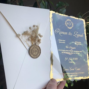 Enveloppes crème avec impression dorée et insert transparent, faire-part personnalisés avec cachets de cire et fleurs séchées, faire-part Quinceanera, carte RSVP