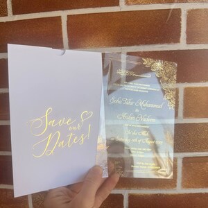 Save The Date Karte mit Golddruck, Transparente Hochzeitseinladung mit Golddruck, Quinceanera Einladung, Einzigartige Einladung, Acrylkarte