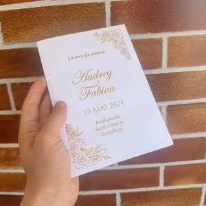 Elegant op maat gemaakt huwelijksmisboekje, gepersonaliseerd katholiek ceremonieprogramma, gouddrukceremonieprogramma, gevouwen huwelijksceremonieboek