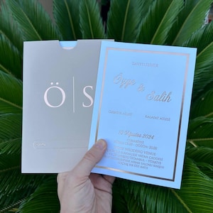 Luxus Goldfolien-Hochzeitseinladungen; Elegante lachsfarbene Umschläge und anpassbare Designs, Quinceanera Einladung, Geburtstagseinladung
