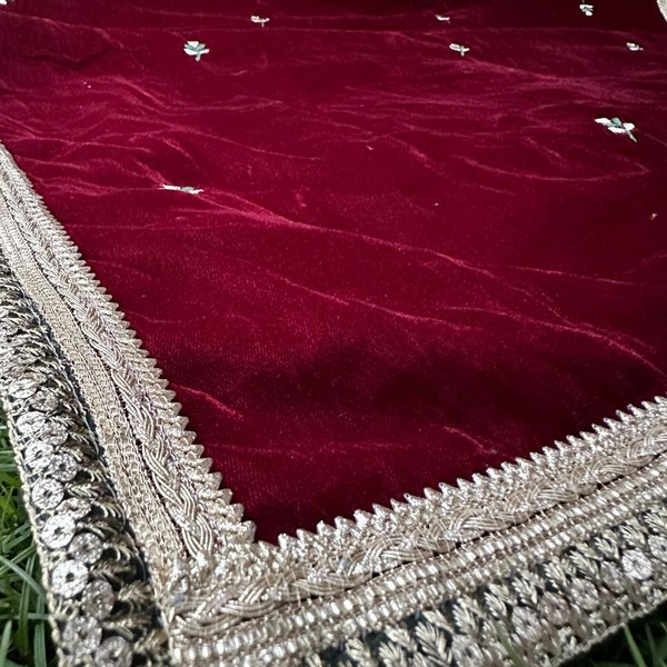 how to wear velvet shawl