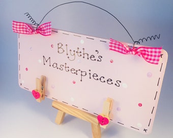 Childs masterpiece sign with pegs to hang kids pictures