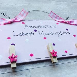 Personalised Child’s Masterpiece Drawing Picture Painting Organiser ~ Wooden Sign Plaque & Pegs ~ Grandparents Mum Dad Mother’s Day Present