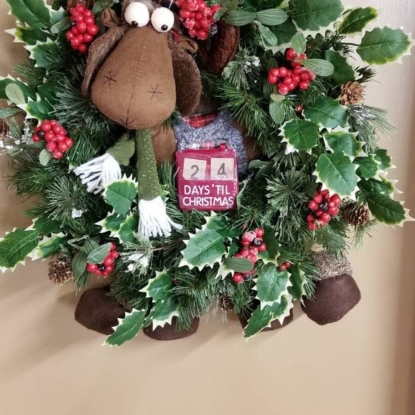 Count Down Moose Christmas Pine Wreath, Moose Wreath, Count Down Advent Moose Home Decor Wreath, Pine  and Moose Wreath, Front Door Wreath