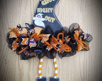 Wood and mesh witch hat with legs, witch hat and leg door hanger, witch hat wreath rail, Halloween door hanger, ghouls night out