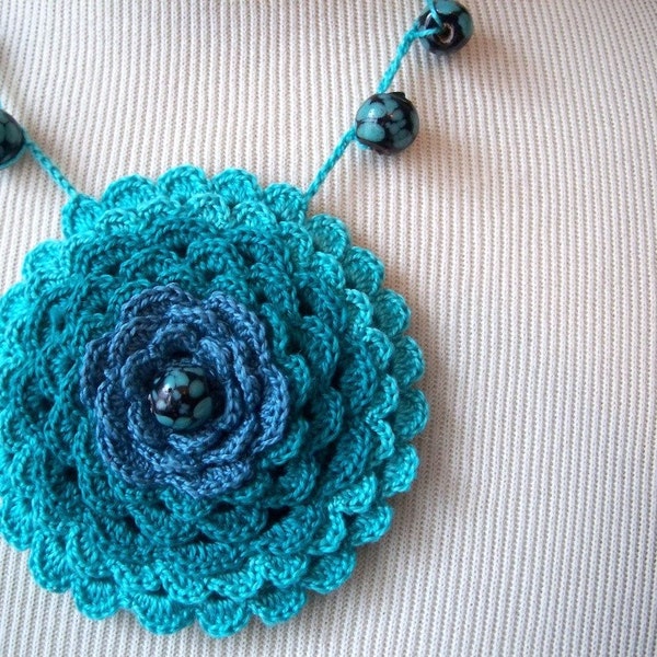 Oceanic Flower Necklace Crocheted in Cotton