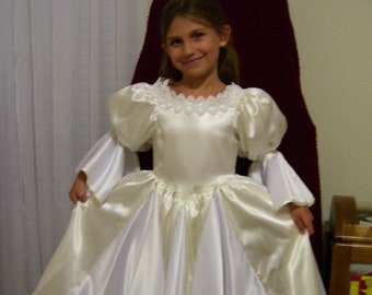 Vestido de princesa único en su tipo, talla 5 para niña, en color crema y blanco, listo para enviar