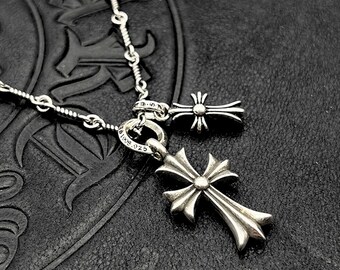 Collier style coeurs chromés - Chaîne gothique en argent avec motif croix, collier unique inspiré des coeurs chromés croisés