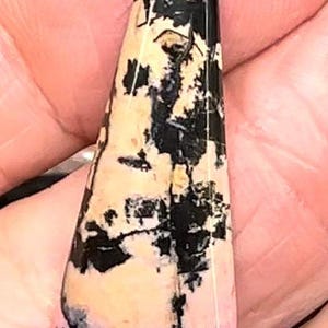 Rhodonite Gemstone Cabochon Natural Stone (35x13x4mm) afbeelding 3