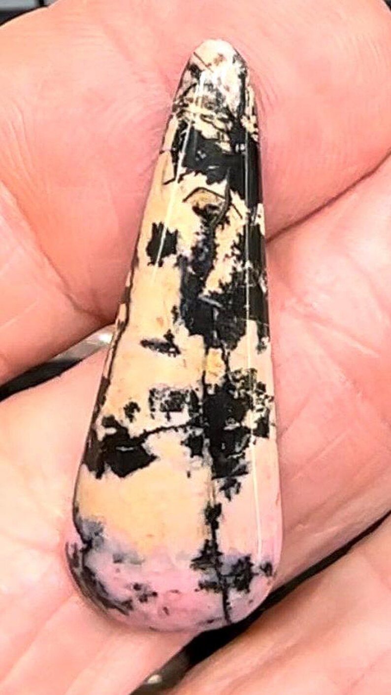 Rhodonite Gemstone Cabochon Natural Stone (35x13x4mm) afbeelding 3