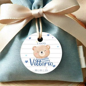 Set 20 tag orsetto con sfondo a righe con cuoricini per nascita, battesimo o compleanno, disponibili sia in cartoncino che su carta adesiva