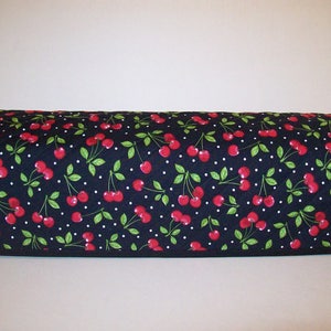 Housse anti-poussière Cricut / Brother Scan-N-Cut Cover / Maker / matelassé personnalisé par nstitches4u / Cerises sur noir