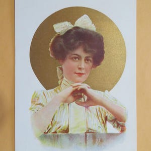 Victorian Elegant Lady Gibson Girl Style Vintage Postcard / Early 1900s