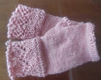 Lacy fingerless mittens