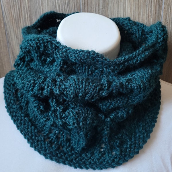 Knitted Cowl Scarf, Neck Cowl Scarf,  Hand Knitted Neck Warmer, Hand Knitted Neck Scarf, Green Cowl, Green Scarf, Feather and Fan, Verde