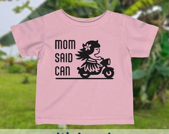 Fijn jersey T-shirt met Hawaï-thema voor baby's en peuters "Mom Said Can"