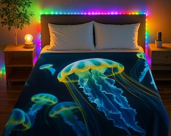 Jellyfish Velveteen Plush Blanket, Cozy Throw, Ocean Decor, Perfect Gift for Beach Lovers, Soft Bedding for All Seasons