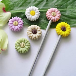 Silicone stitch stoppers, 2 daisy needle stoppers for knitting needles, 6 colors to choose from
