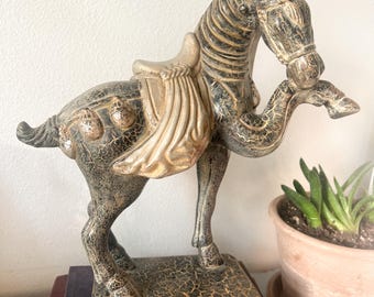 アンティーク中国唐代スタイルの馬に乗った戦士鋳鉄像唐代騎馬武士