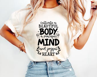 Camiseta de yoga y meditación Comfort Colors®, camiseta de yoga con afirmación espiritual y relajación, regalo de cuidado personal, regalos de yoga para mujeres, buenas vibraciones